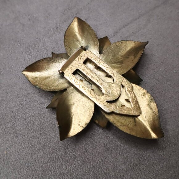 Art Deco Brass Fur Clips: Little Nemo Leaf Design, 1920s-30s - Picture 10 of 13